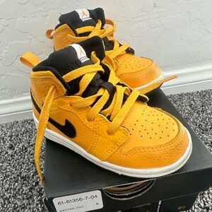 Toddler Jordan 1 Mid 6c